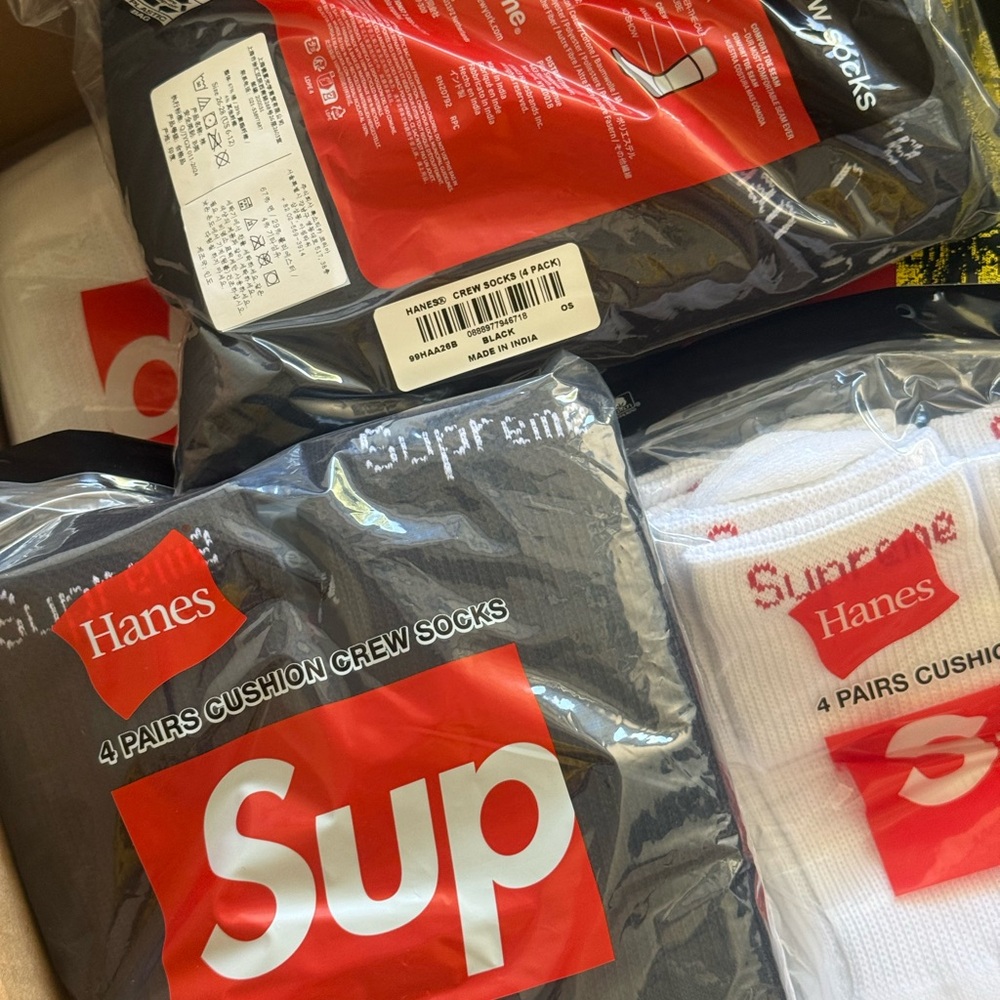 Supreme X Hanes Crew Socks Black - 4pair pack - Picture 2 of 2